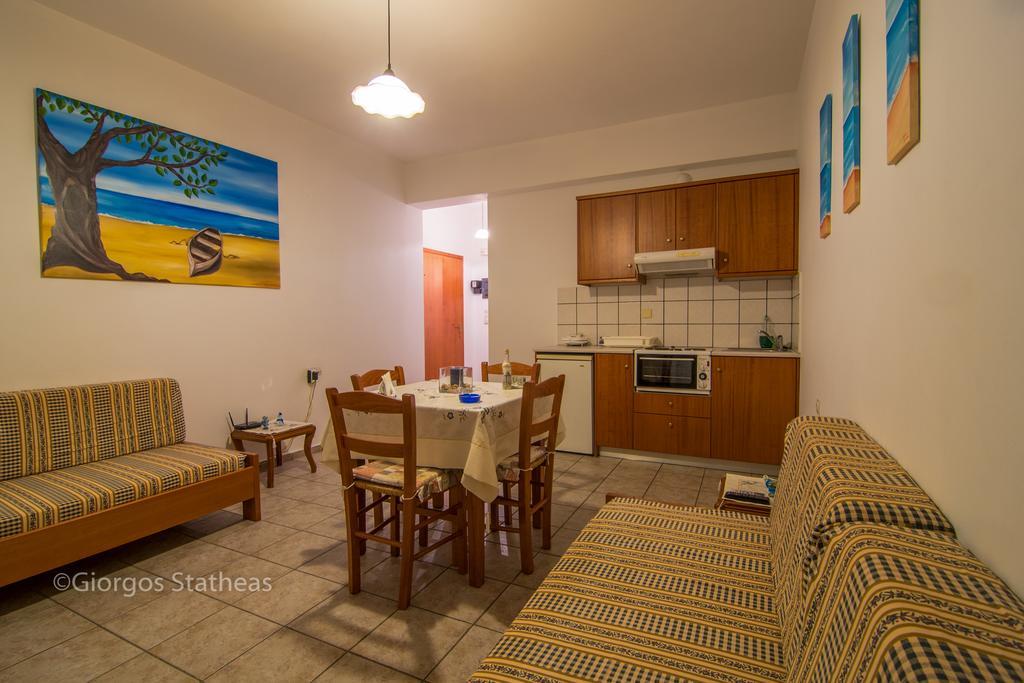 Roula Apartments パレオコラ エクステリア 写真