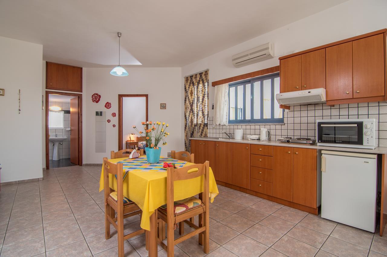 Roula Apartments パレオコラ エクステリア 写真
