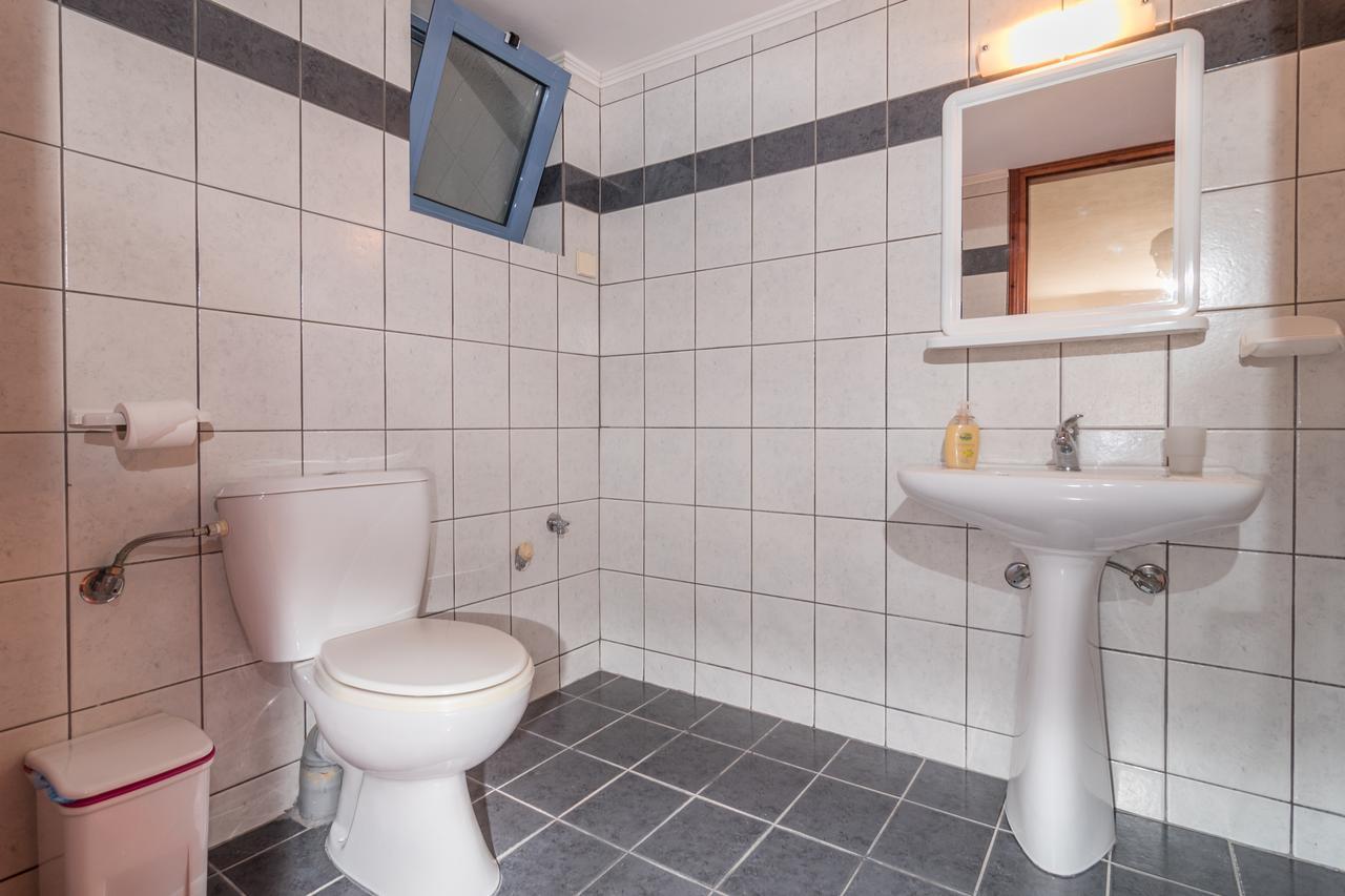 Roula Apartments パレオコラ エクステリア 写真